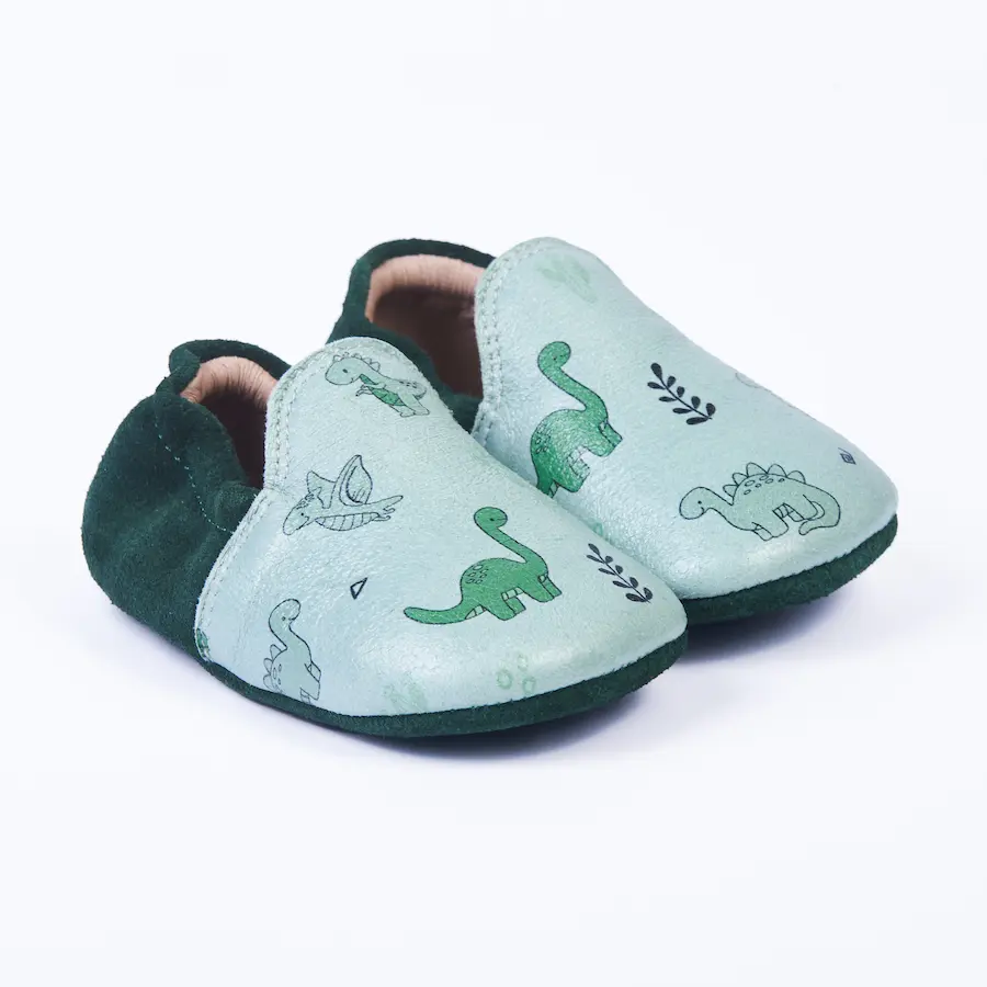 Zapato respetuoso bebé Zapato Molón Animales dinosaurios, piel serraje verde, elástico sin velcro. Mimú bebés