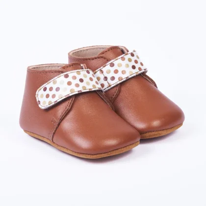 Botita Candela calzado respetuoso bebé de piel marrón con velcro, flexible y ergonómico, Mimú bebés Jerez
