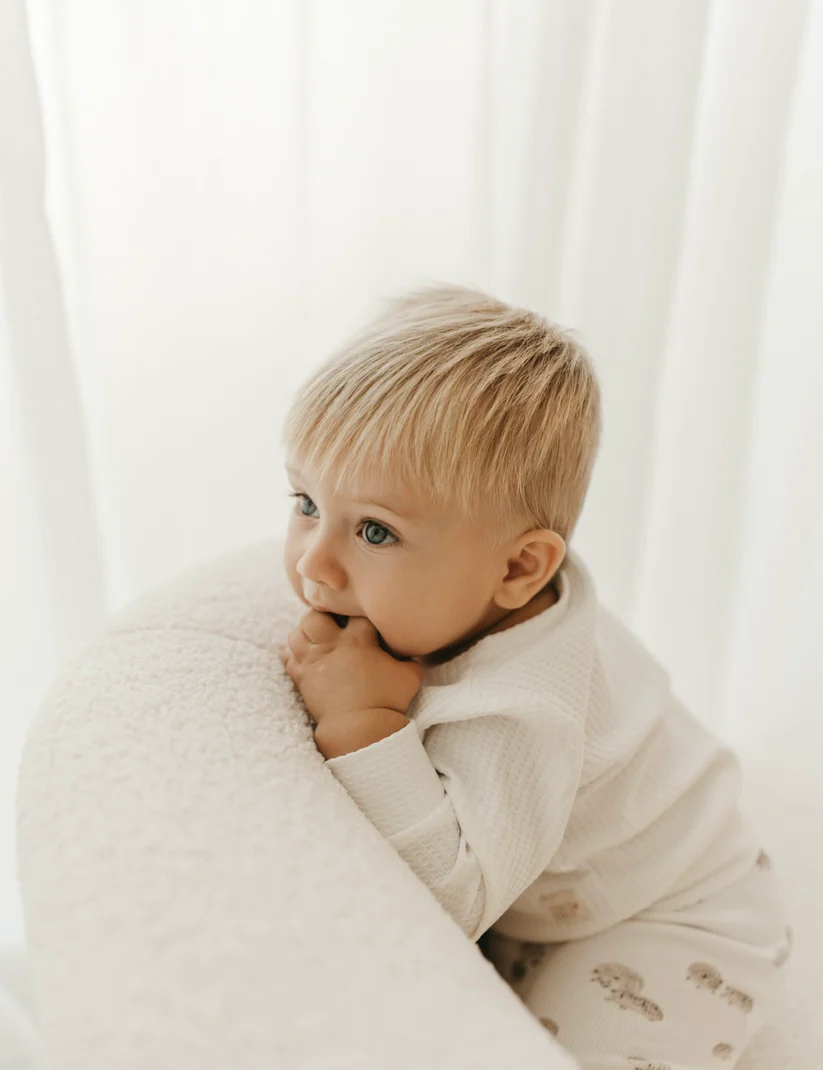 Sudadera waffle crudo hecha a mano, algodón suave para bebé. Mimú bebés Jerez