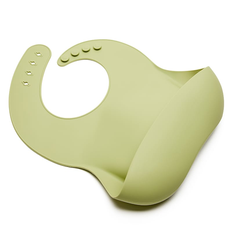 Babero infantil verde ajustable, autonomía al comer, sin BPA. Mimú bebés