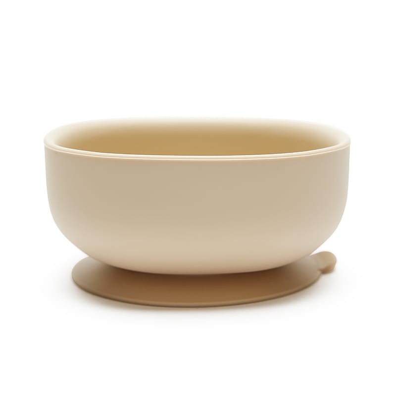 Cuenco Bruno beige de silicona con ventosa, perfecto para purés y snacks. Little Hina Mimú bebés