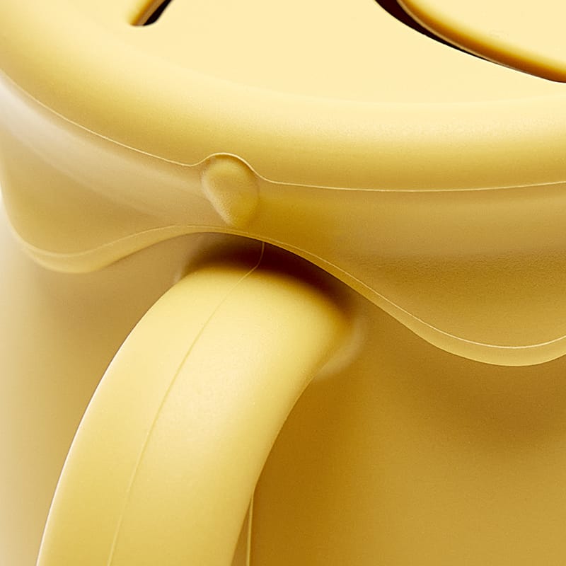 Taza color mango Molly con tapas snack y sorbete, fomenta autonomía. Little Hina en Mimú