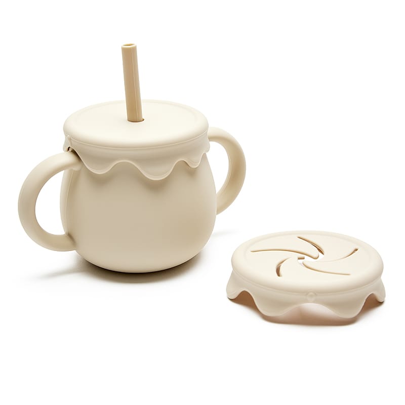 Primera taza Molly beige sin BPA, fomenta beber solo y autonomía. Mimú bebés Jerez