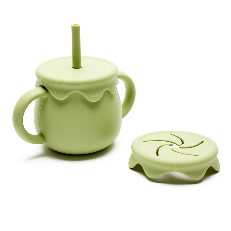 Primera taza Molly verde sin BPA, perfecta para zumos o snacks. Mimú bebés Jerez