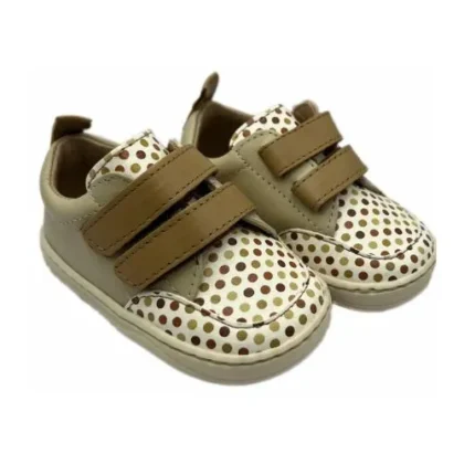 Zapatillas Altozano beige, dobles velcros, lunares divertidos, piel transpirable y suela flexible. Mimú bebés Jerez