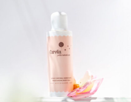 Leche hidratante para bebé Carelia Petits, cosmética natural infantil, sin tóxicos, uso diario desde recién nacido. Mimú tienda online