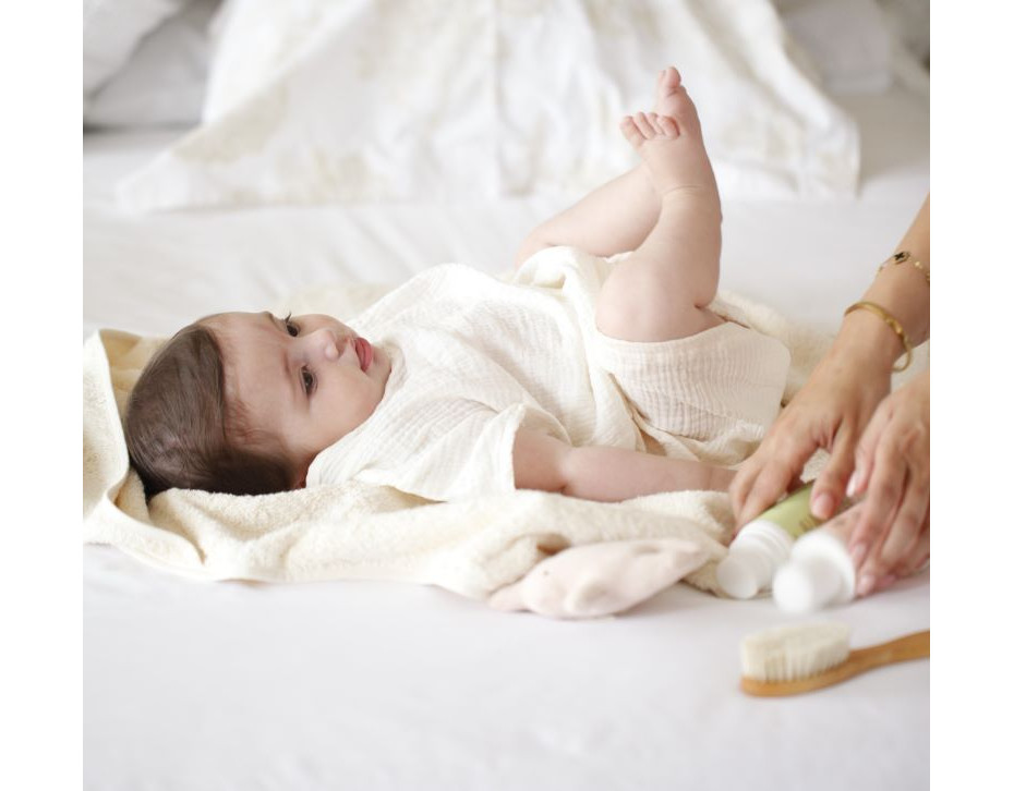 Crema protectora de pañal Carelia Petits, ingredientes naturales, calma rojeces y regenera la piel del bebé. Mimú tienda online