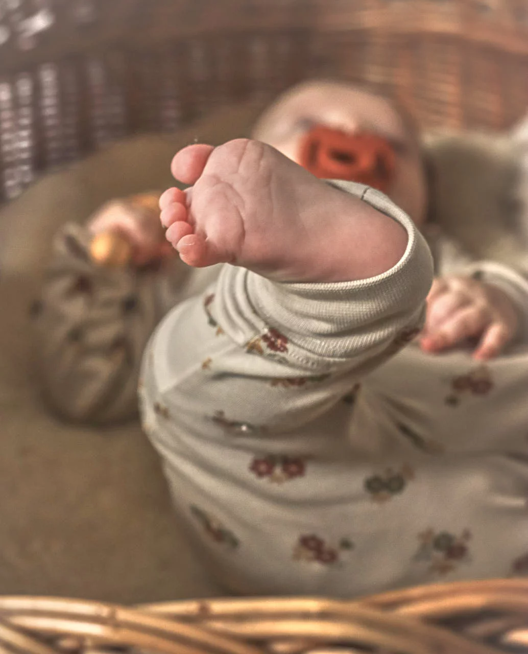 Pantalón jogger Flowers, liguilla cómoda, look delicado bebé. Mimú bebé Jerez