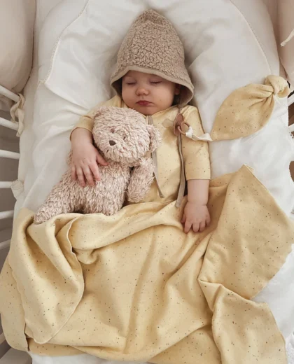 Manta North Baby banana, ideal cochecito o cuna, sostenible. Mimú bebés