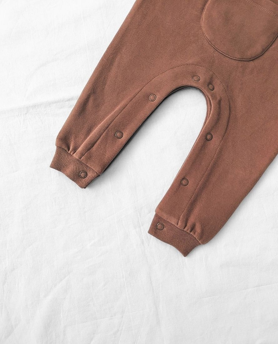 Mono North Baby london, sin pies, facilita movimiento. Mimú bebés