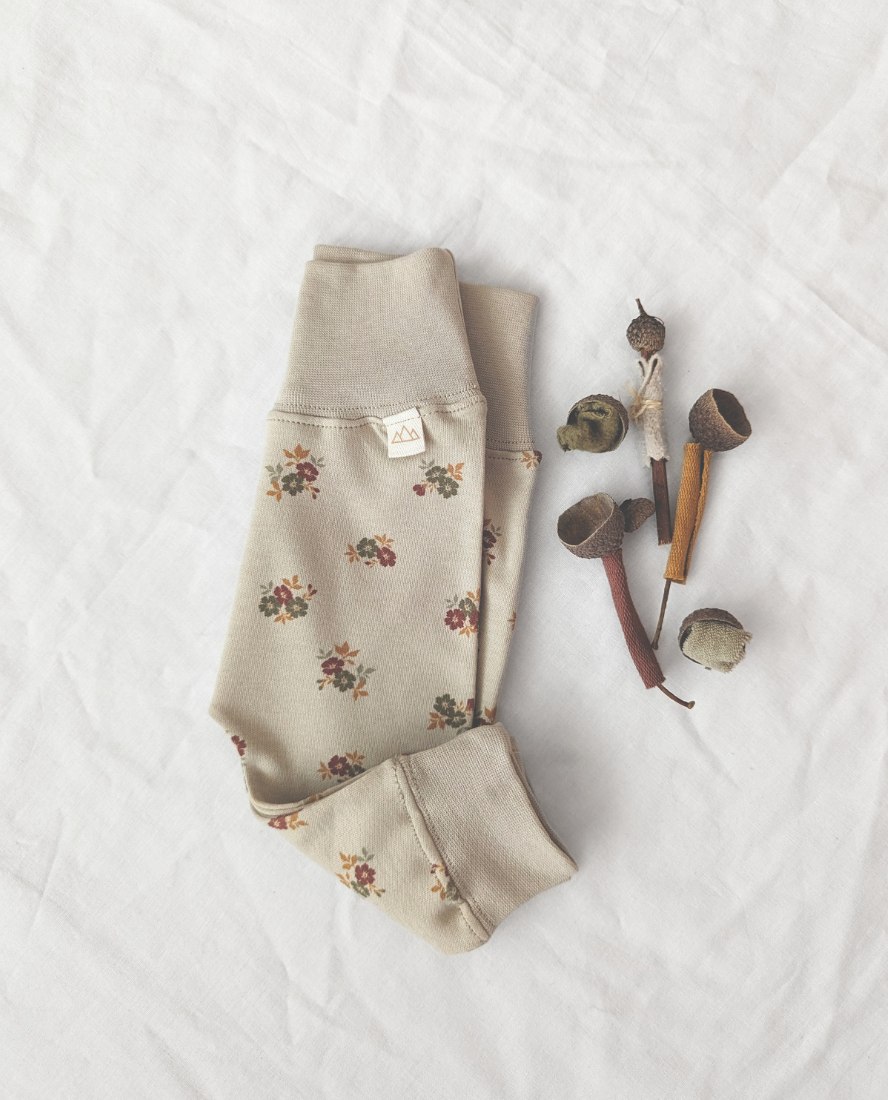 Pantalón flores, protección piel sensible, algodón puro. Mimú bebés Jerez