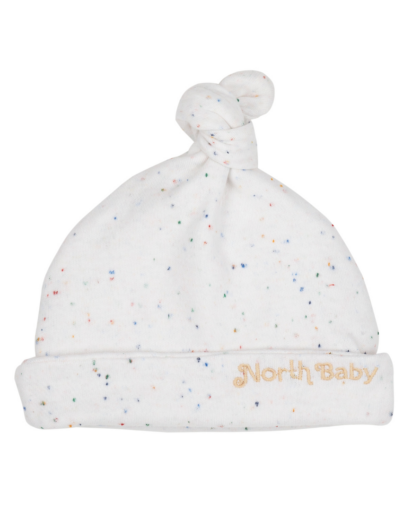 Gorro bebé orgánico blanco, look delicado en tejido natural, calidad premium. Mimú bebés