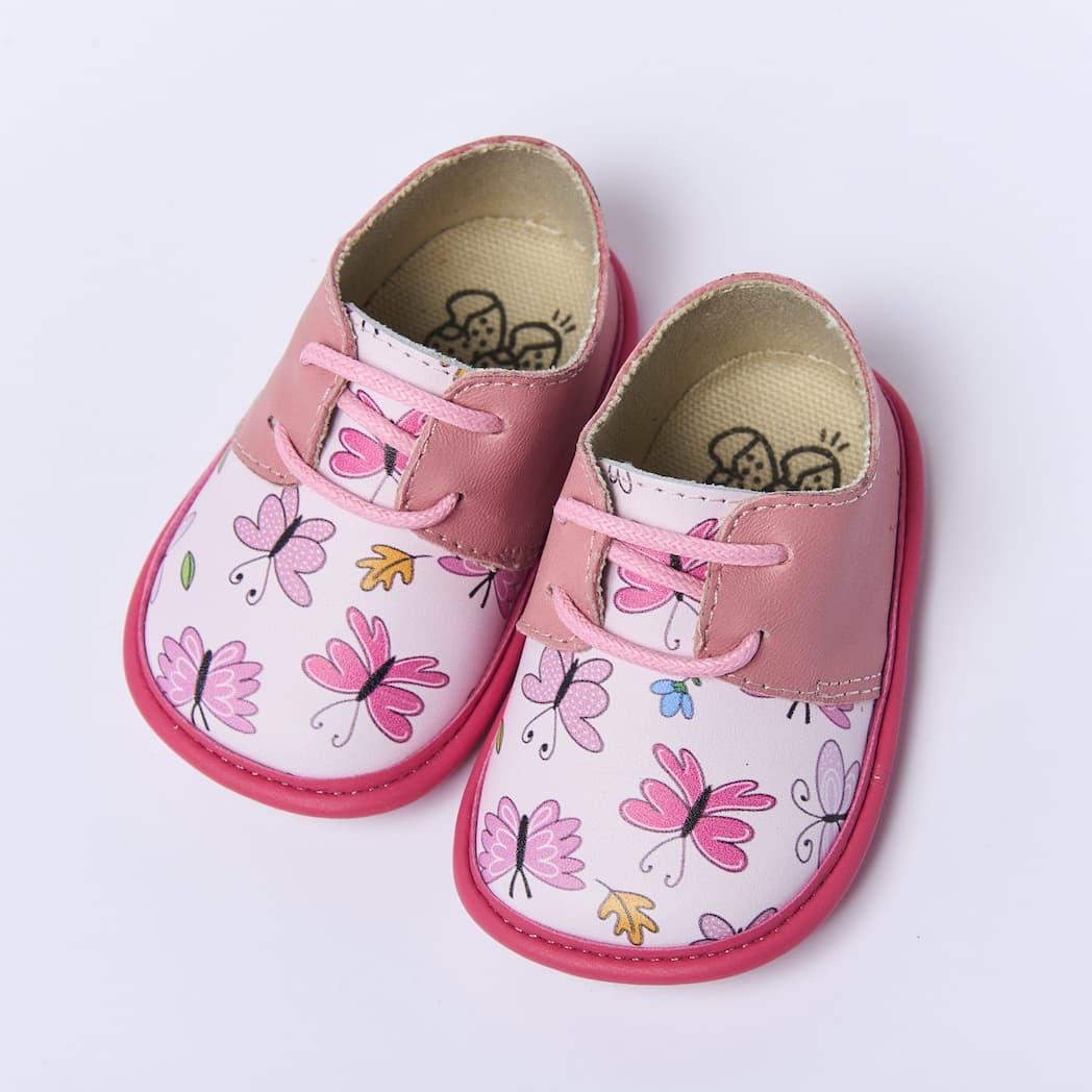 Zapato respetuoso rosa con cordones modelo Miarma Mariposas para bebé en piel, suela flexible. Zapato Molón en Mimú Jerez