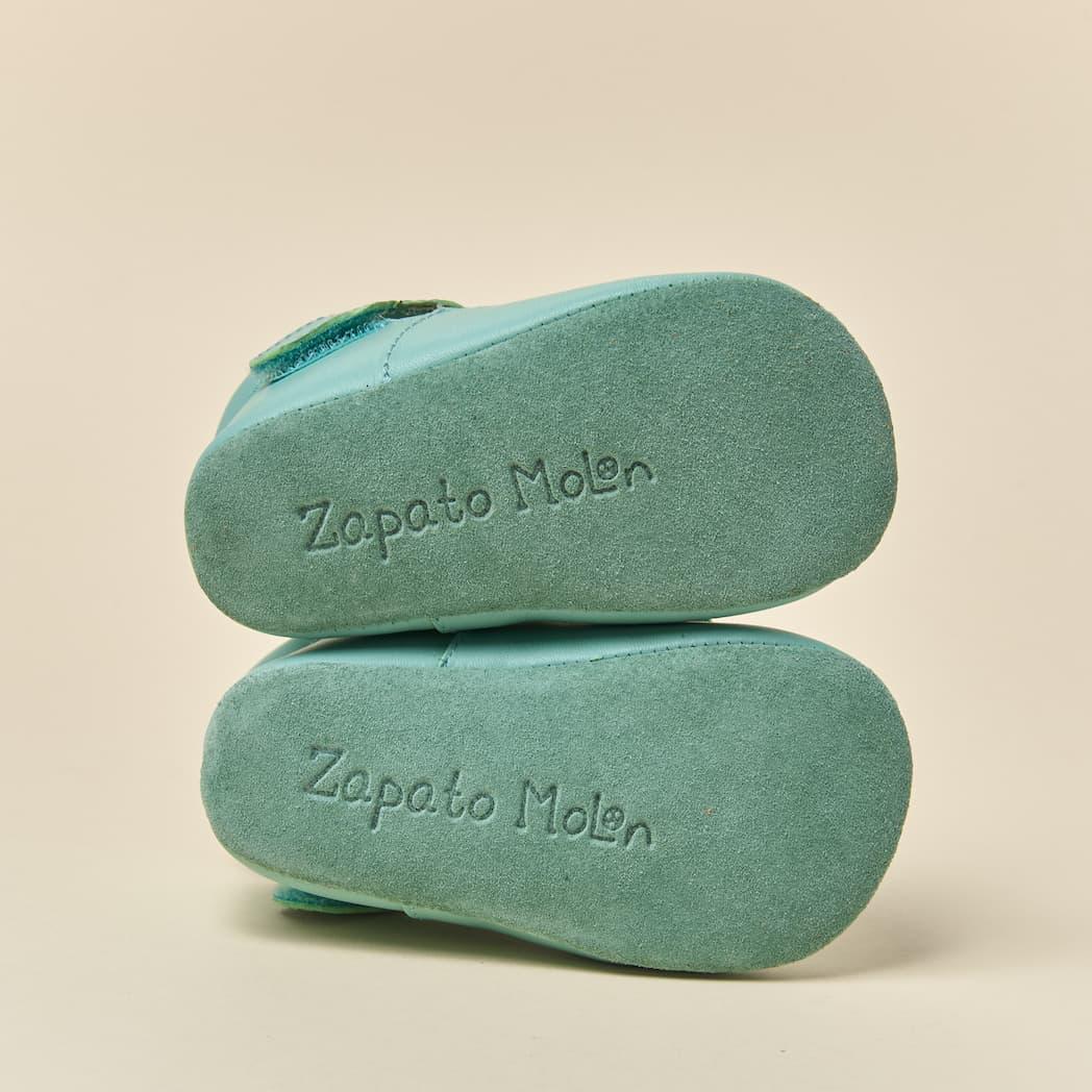 Calzado respetuoso Princesita verde agua con lazo para bebé en piel, calzado infantil primeros pasos, para vestir o ceremonia. Zapato Molón en Mimú bebés Jerez