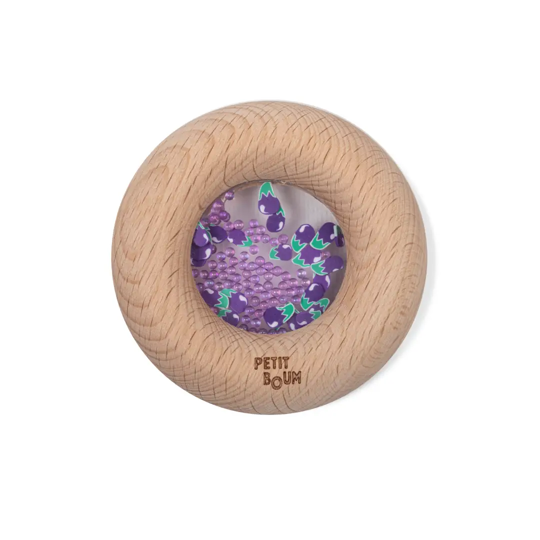 Sonajero sensorial donut berenjenas para estimular el oído y la vista, ideal para primeras exploraciones. Petit Boum en Mimú bebés