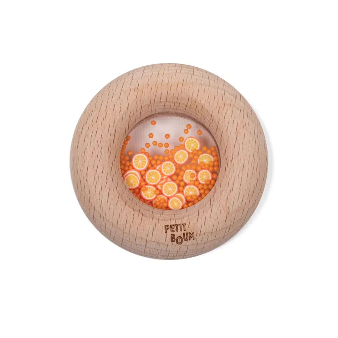 Sonajero sensorial donut naranjas para estimular el oído y la vista, ideal para primeras exploraciones. Petit Boum en Mimú