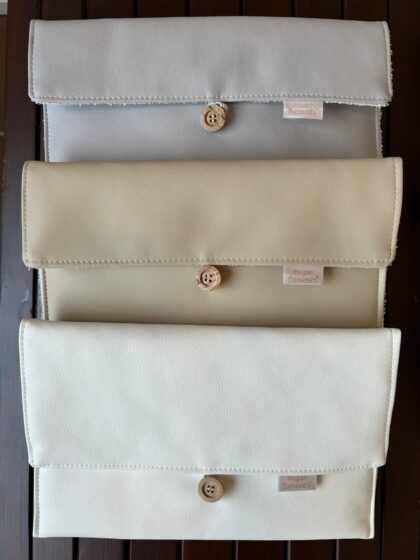 Neceser o portadocumentos para maternidad, para los documentos o accesorios del bebé. Varios colores. Denenes Mimú Jerez