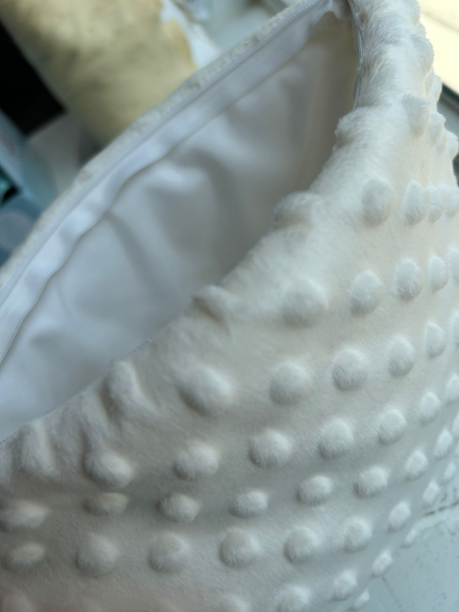 Estuche de viaje terciopelo topos beige Mimú