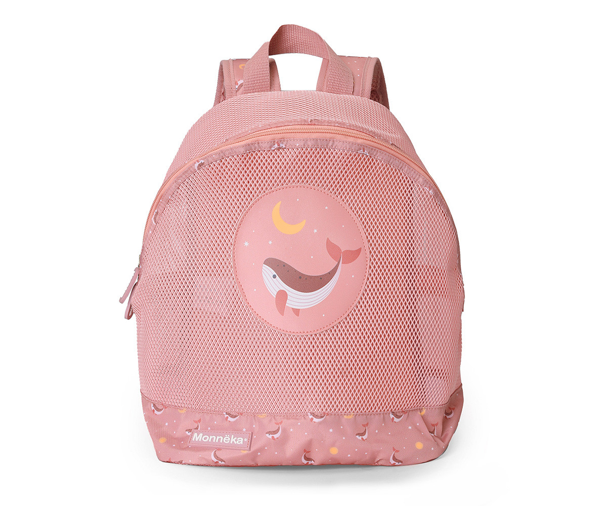 Mochila infantil antiarena Monnëka color rosa con ballena y luna para playa y piscina en Mimú bebés